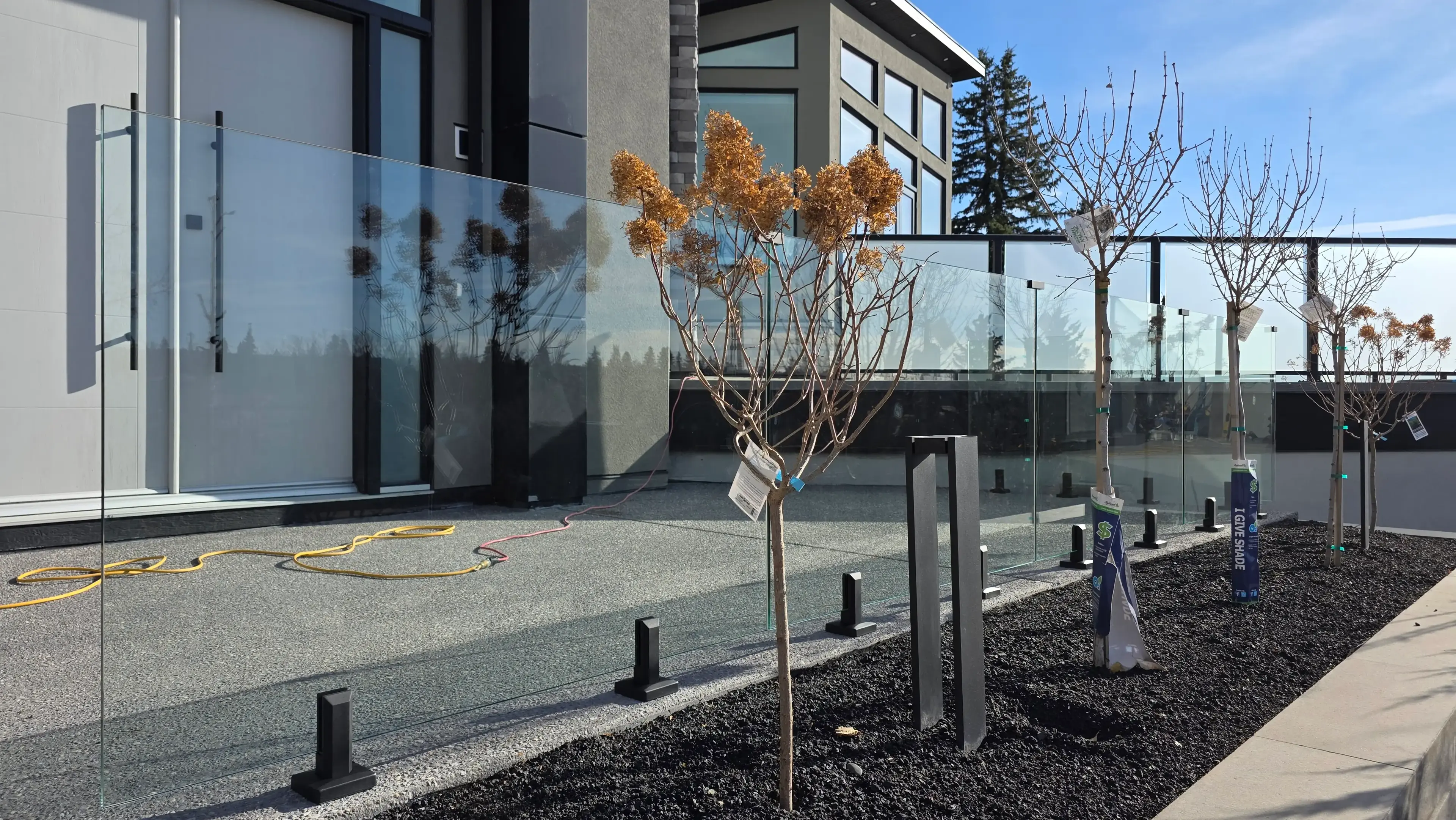 Contemporary glass railing with LED-compatible spigot system